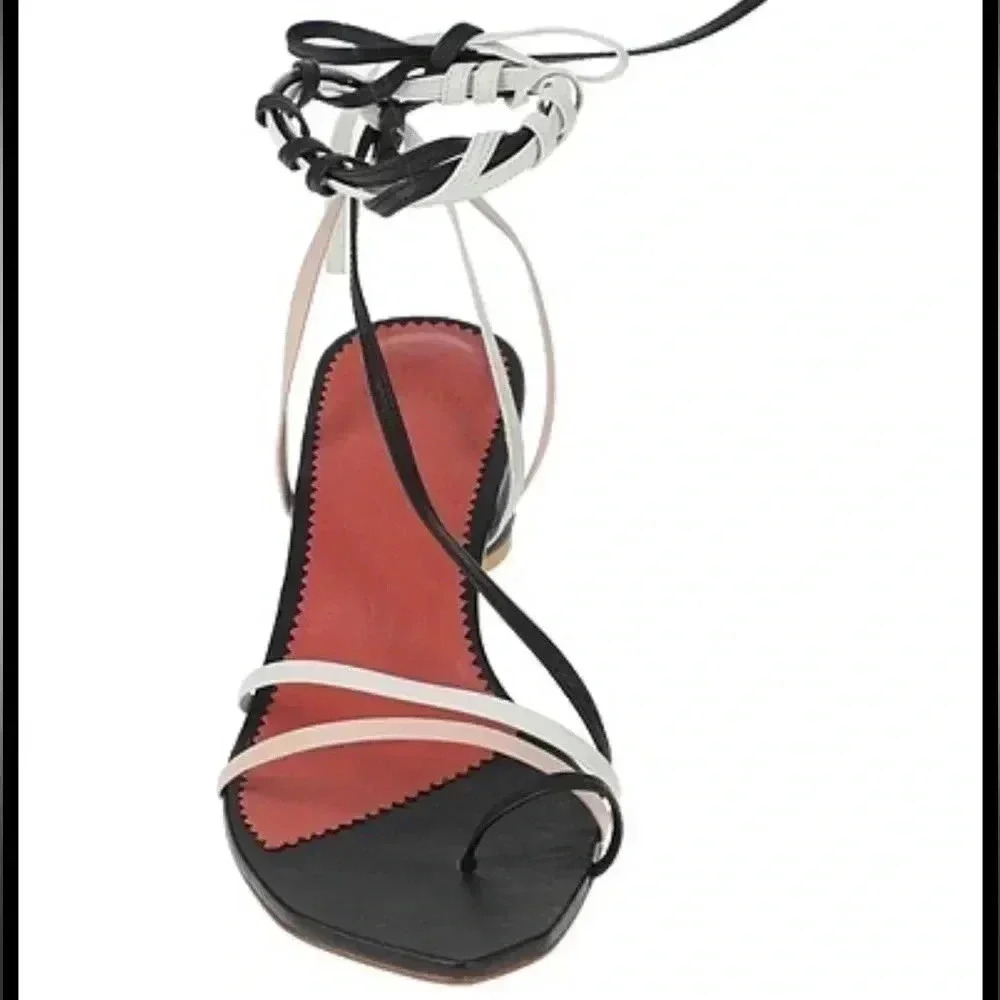 The Volon size 38 leather luxury made in Korea lace up thong heeled sandal❤️